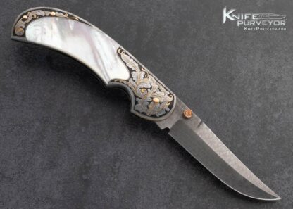 Tom-Overeynder-Custom-Knife-Jerry-Rados-Turkish-Twist-Damascus-Black-Lip-Tahitian-Pearl-Lockback-Engraved-by-Joe-Mason-24Kt-Gold-